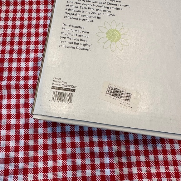 Daisy Tablecloth Clips (6) - Picture 3 of 3